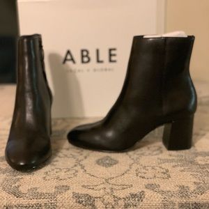 ABLE (Rojas Western Boots)
NEVER worn BRAND NEW